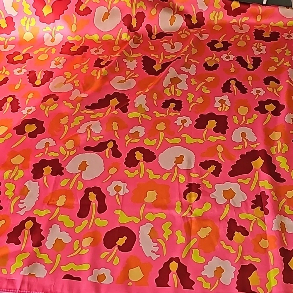 Diva Curl wrap for your hair. However,it could be for your neck. Pink 26